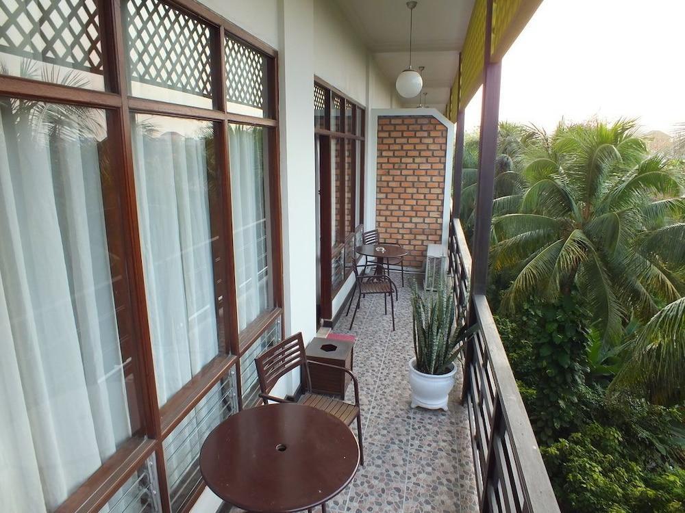 Mesra Business & Resort Hotel Samarinda Ngoại thất bức ảnh