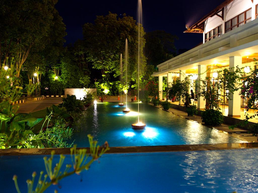 Mesra Business & Resort Hotel Samarinda Ngoại thất bức ảnh