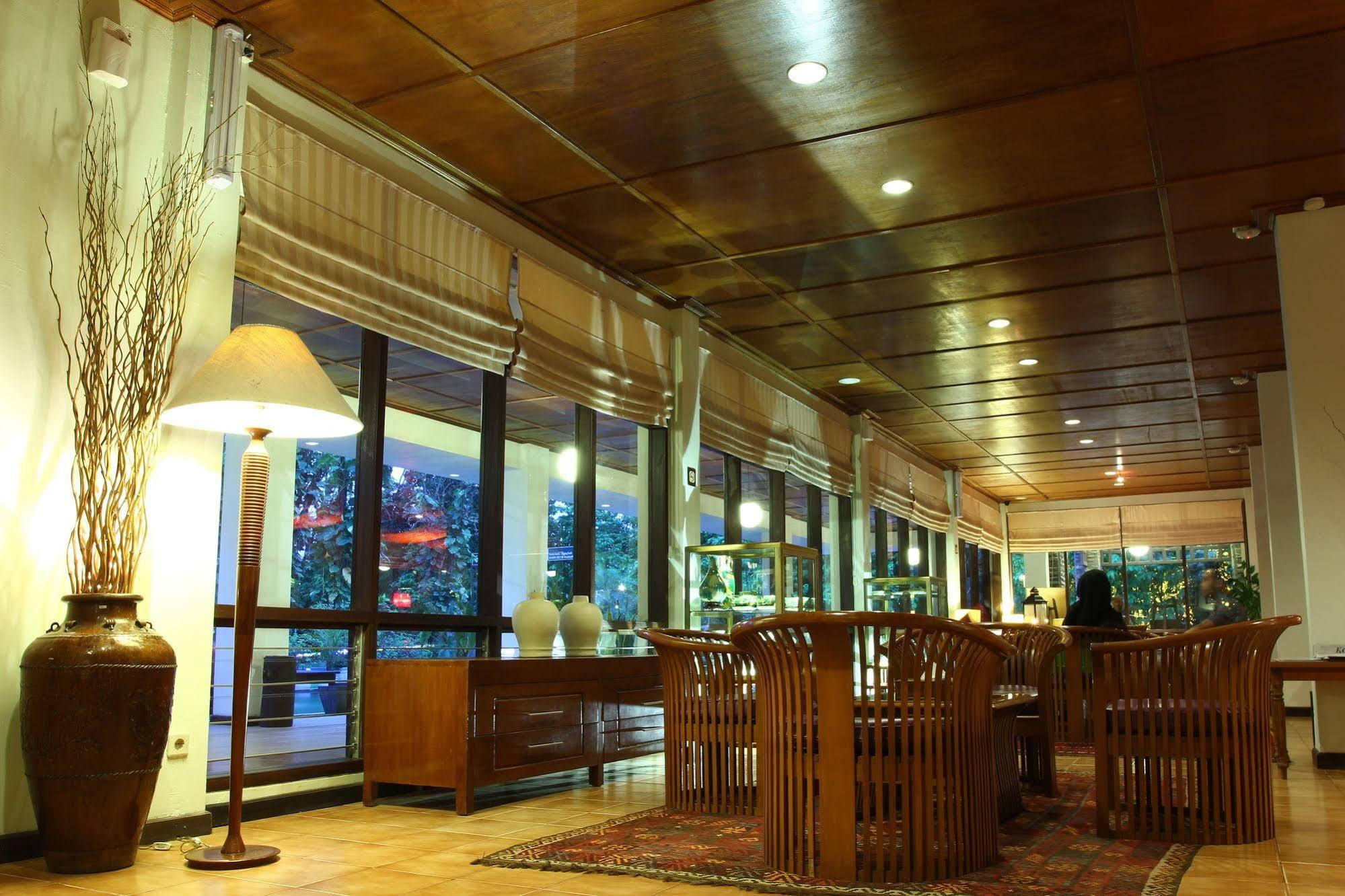 Mesra Business & Resort Hotel Samarinda Ngoại thất bức ảnh