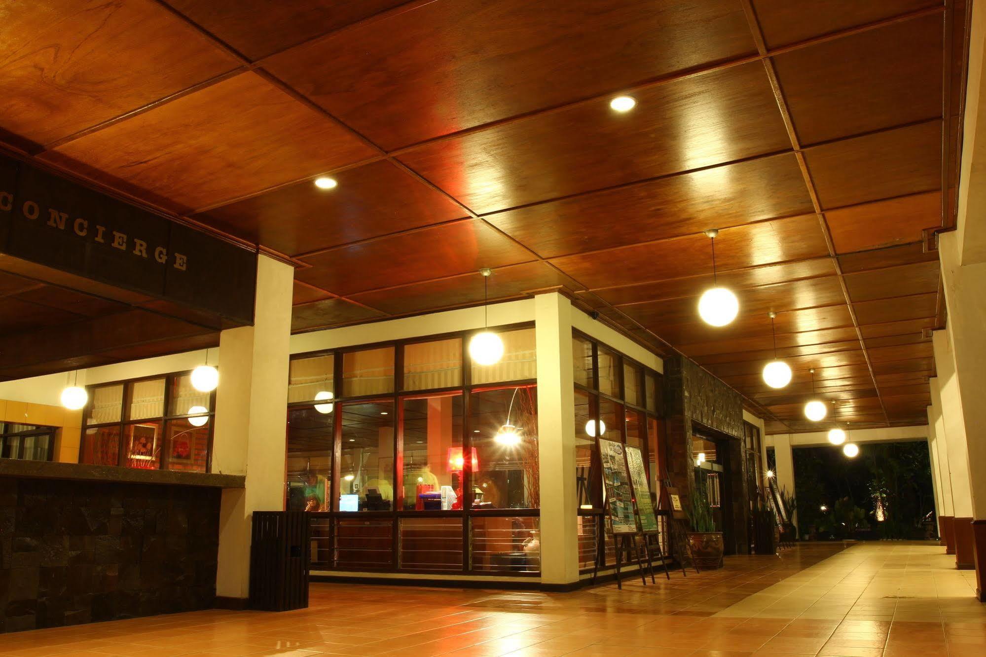 Mesra Business & Resort Hotel Samarinda Ngoại thất bức ảnh