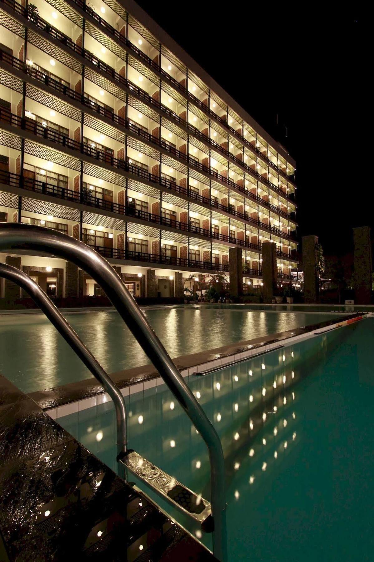 Mesra Business & Resort Hotel Samarinda Ngoại thất bức ảnh