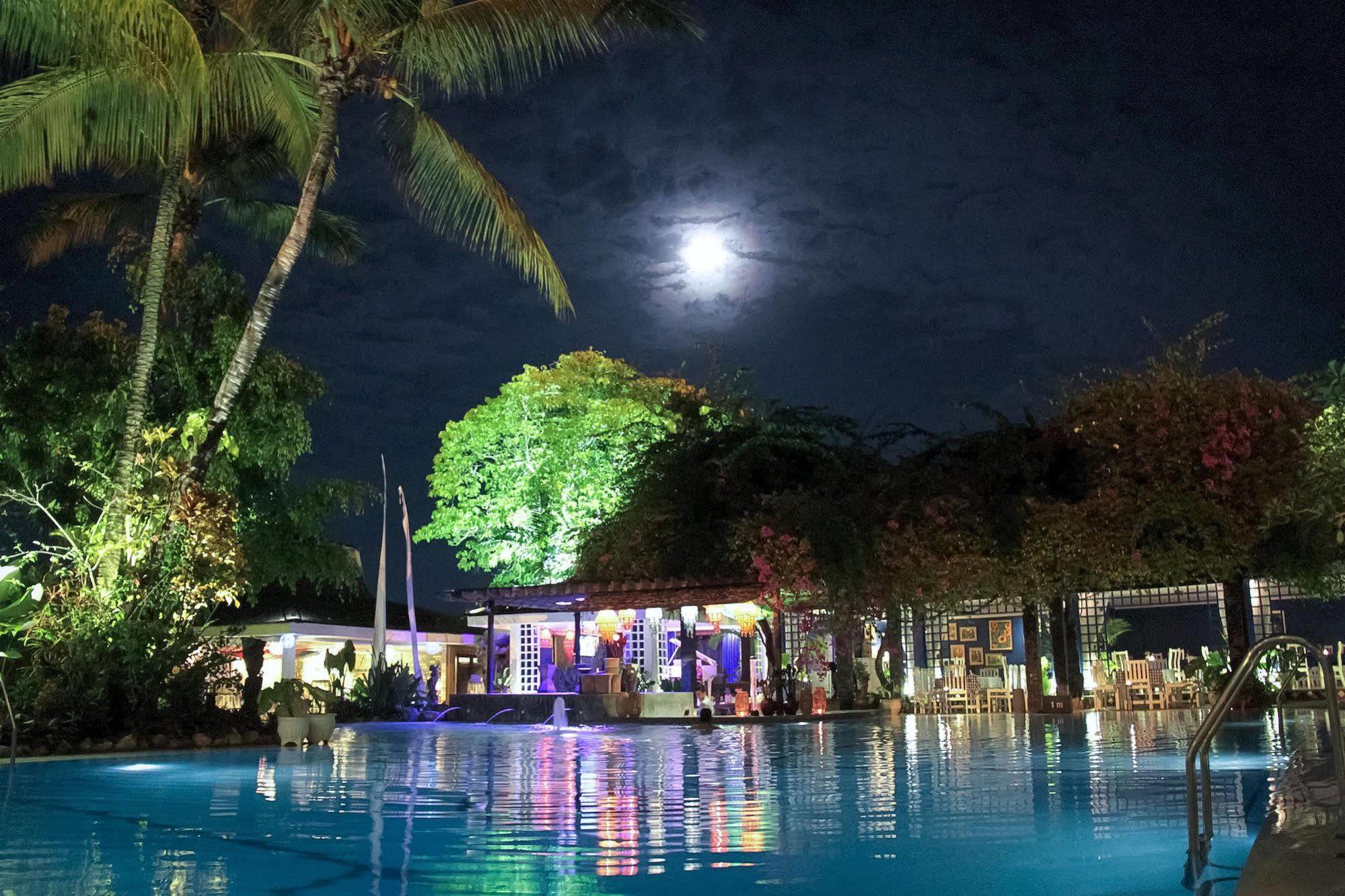 Mesra Business & Resort Hotel Samarinda Ngoại thất bức ảnh