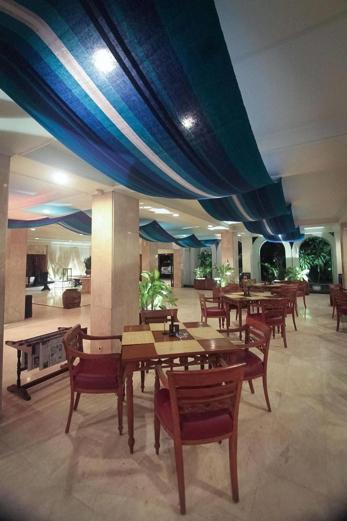 Mesra Business & Resort Hotel Samarinda Ngoại thất bức ảnh